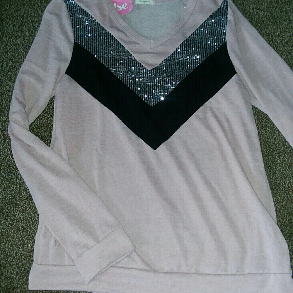 Ladies sweater size Large.